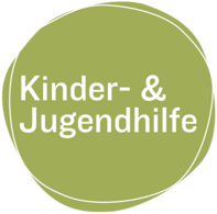 Rundes grünes Element mit weißer Schrift und dem Titel "Kinder- & Jugendhilfe"
